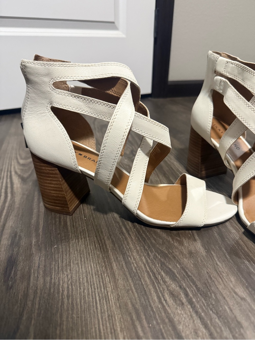 Lucky Brand White Strappy Block Heel Sandals size 11